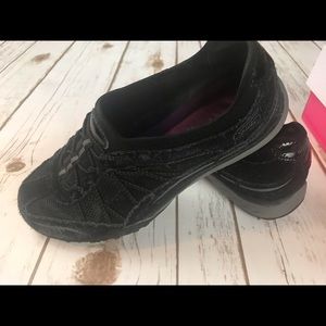 Skechers Relaxed Fit with Memory Foam